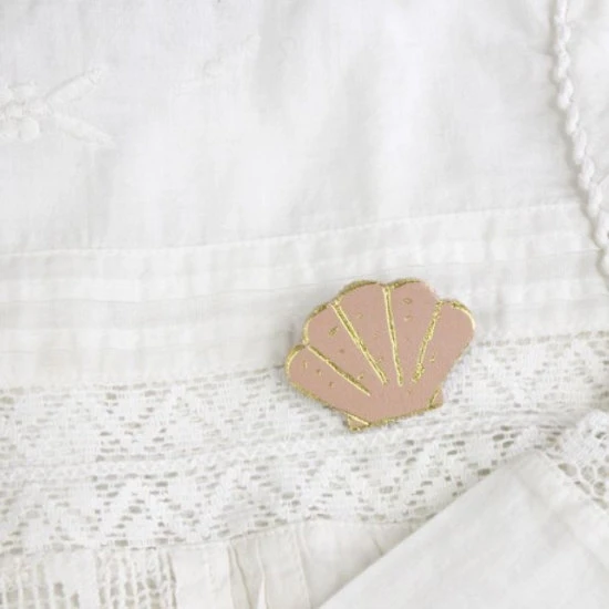 Broche En Cuir Pomme - Barnabé Aime Le Café – Image 5