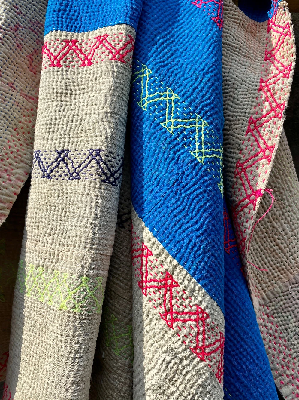 Kantha Indien Vintage Quilté Du Rajasthan - Bleu Et Blanc – Image 3