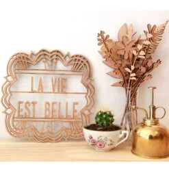Décoration Murale En Bois " La Vie Est Belle " Découpe Laser