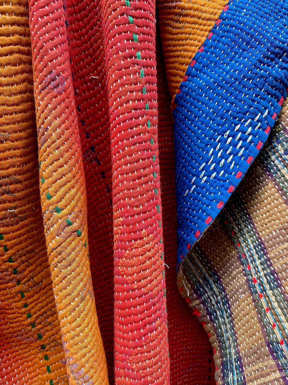 Kantha Indien Vintage Quilté Du Rajasthan - Tons Chauds Et Petits Carreaux – Image 2