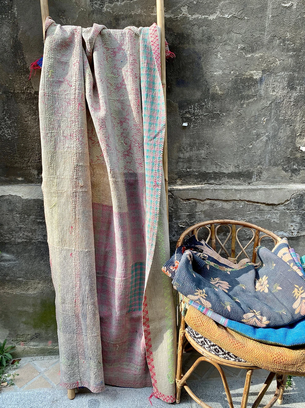 Kantha Indien Vintage Quilté Du Rajasthan - Bleu Et Blanc – Image 4