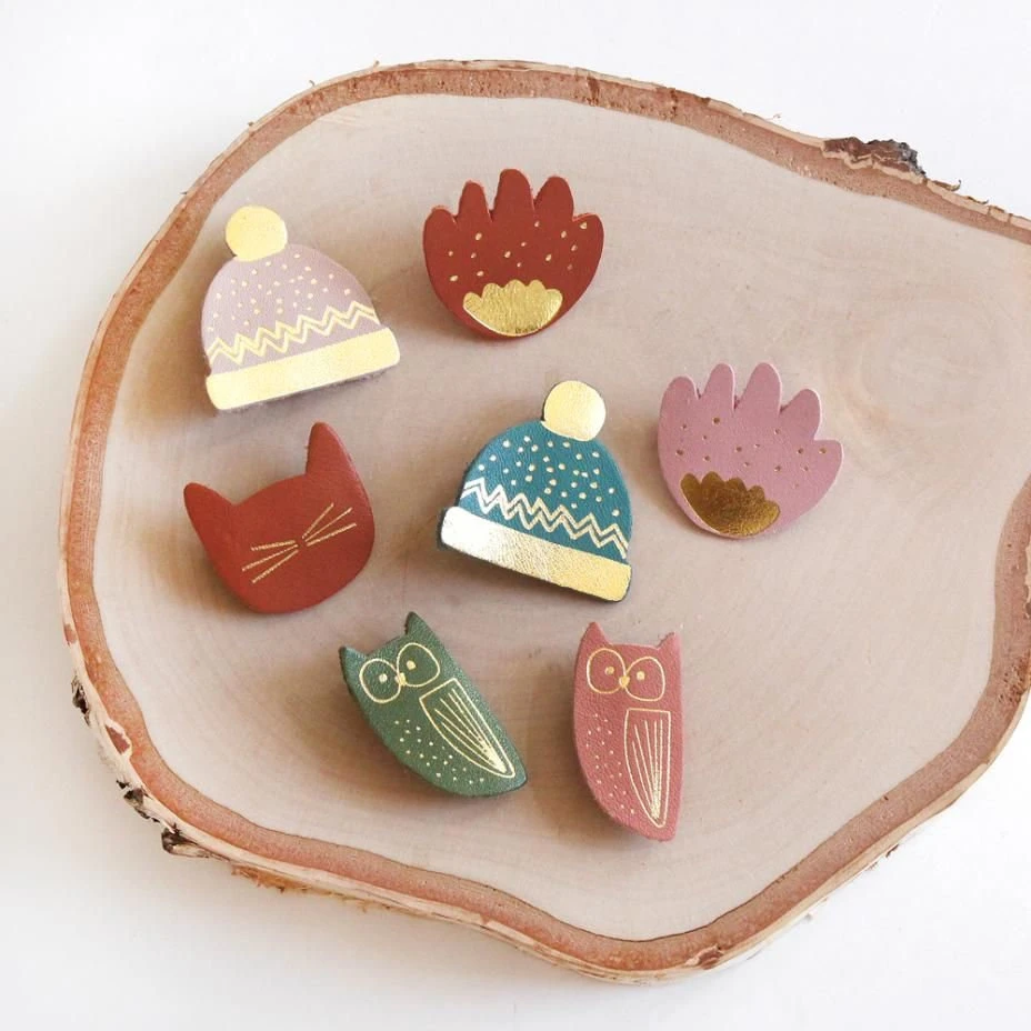 Broche En Cuir Pomme - Barnabé Aime Le Café – Image 7