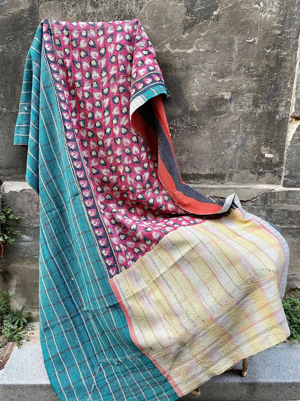 Kantha Indien Vintage Quilté Du Rajasthan - Noir Et Rouge – Image 2