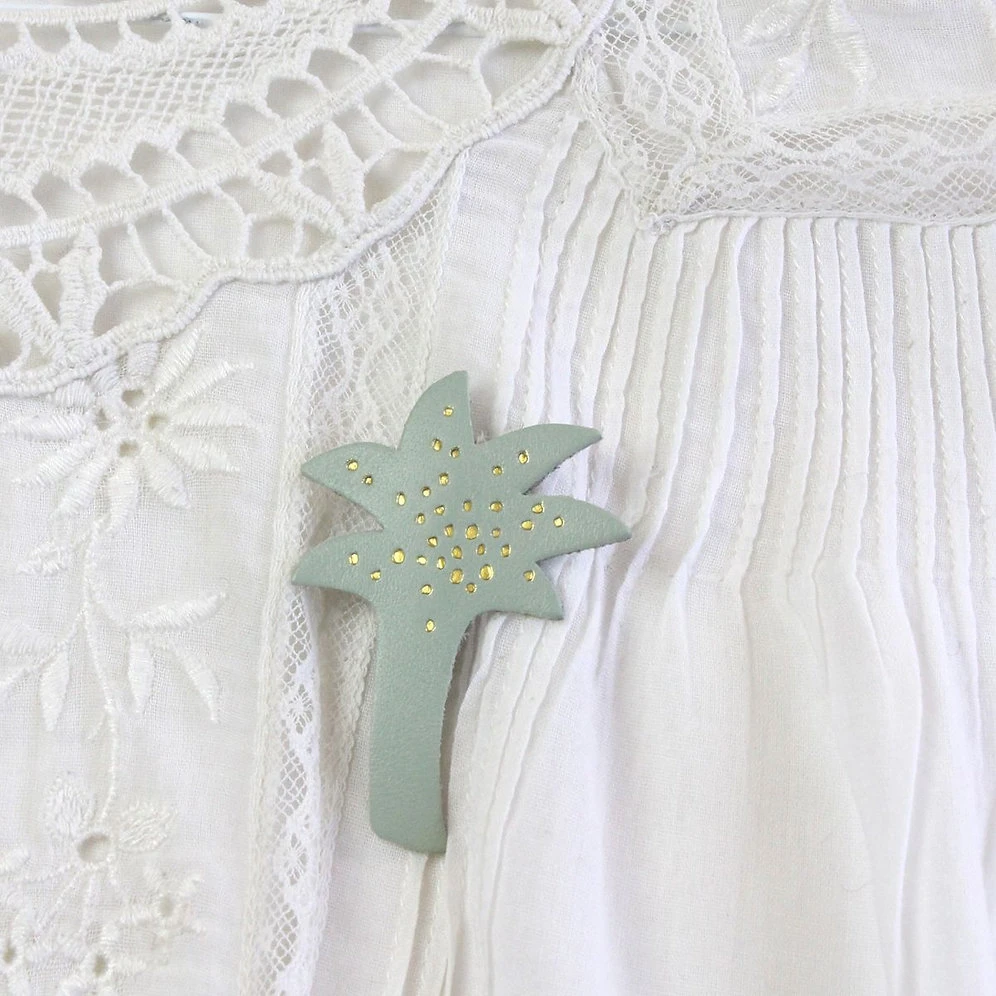 Broche En Cuir Pomme - Barnabé Aime Le Café – Image 3