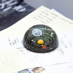 Presse Papier Système Solaire - Kikkerland