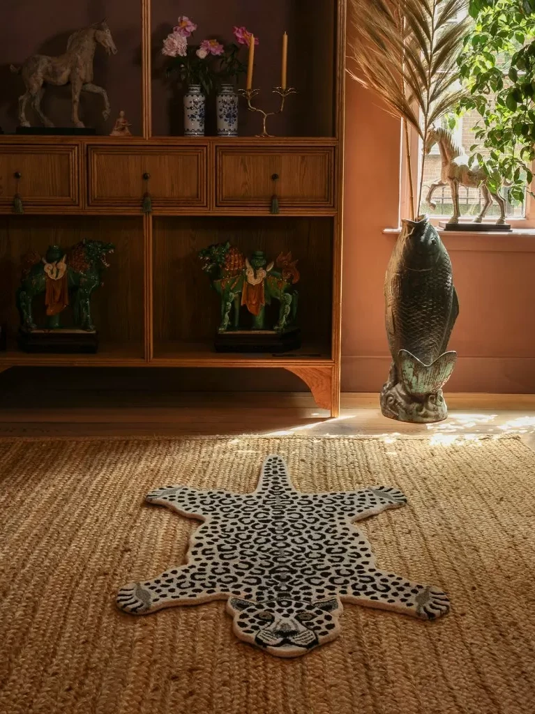 Tapis Léopard Des Neiges - Doing Goods – Image 3